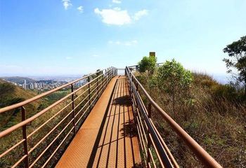 Acesso às trilhas do Parque da Serra do Curral de Belo Horizonte - MG.