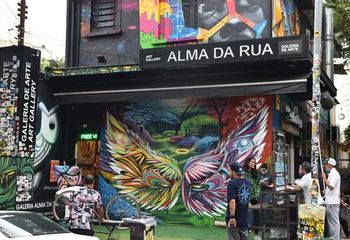 A Galeria Alma da Rua é uma atração do Beco do Batman em São Paulo - SP. 