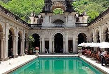 Tomar café no Parque Lage é tradição para turistas no Rio de Janeiro - RJ.