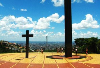 Monumento à paz na Praça do Papa de Belo Horizonte - MG.