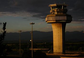 Torre de Controle do Aeroporto Internacional RIOgaleão no Rio de Janeiro - RJ.