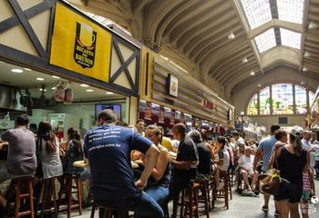 Restaurantes e opções gastronômicas no Mercado Municipal de São Paulo - SP. 