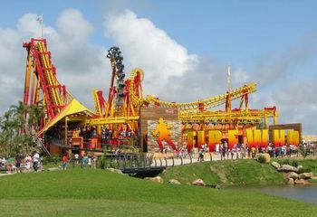 Vista montanha-russa mais radical do Beto Carrero World na cidade de Penha - SC.