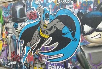Gravuras do Batman deram nome ao ponto turístico de São Paulo - SP. 