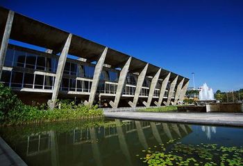 Museu de Arte Moderna do Rio de Janeiro - RJ no Parque do Flamengo - Aterro.