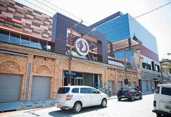 Galeria Pagé é um dos maiores shoppings de importados na Rua 25 de Março. 