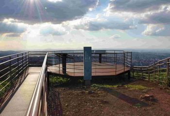 Mirante no Parque da Serra do Curral em Belo Horizonte - MG.