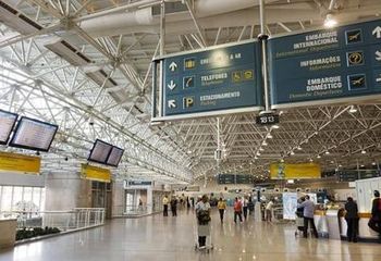 Saguão de check-in do Aeroporto Internacional RIOgaleão do Rio de Janeiro - RJ.