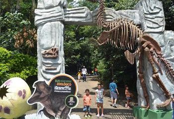 Entrada para a exposição O Mundo dos Dinossauros no Zoológico de São Paulo - SP. Entrada para a exposição O Mundo dos Dinossauros no Zoológico de São Paulo - SP.