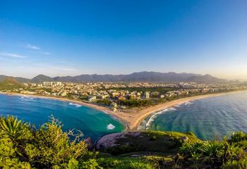 Vista sob a Pedra do Pontal no Rio de Janeiro - RJ.