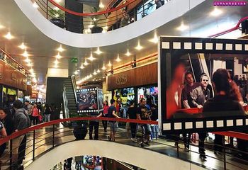 Interior da Galeria do Rock. 