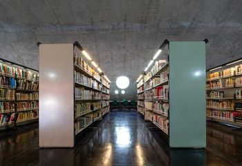 Interior da Biblioteca Latino-Americana no Museu da América Latina - SP. 