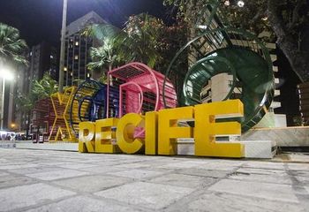 Letreiro localizado na Pracinha de Boa Viagem em Recife - PE.
