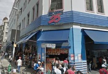 Shopping 25 é um dos estabelecimentos comerciais da Rua 25 de Março em São Paulo - SP. 