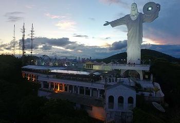 Pôr-do-sol no Complexo Cristo Luz em Balneário Camboriú - SC.