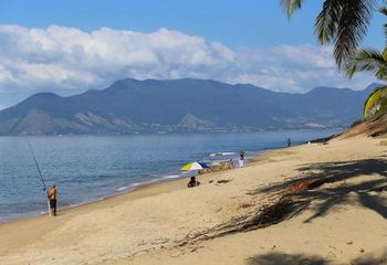 Canto da Praia Martim de Sá em Caraguatatuba - SP.
