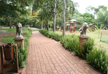 Interior do Zoológico Municipal de São José do Rio Preto - SP.