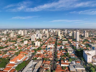Pôr do sol no Rio Tietê, parte principal da hidrografia de Araçatuba - SP.