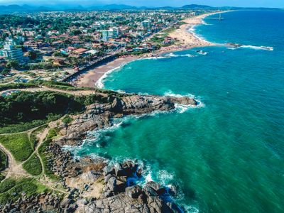 A Praça da Baleia é um dos cartões-postais de Rio das Ostras - RJ.