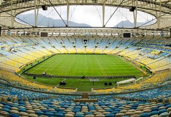 Vista panorâmica do campo do Estádio do Maracanã no Rio de Janeiro - RJ. 