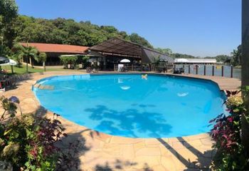 Piscina da Casa do Lago, um dos ambientes de lazer da Estância Alto da Serra em São Bernardo do Campo - SP.
