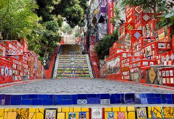 Escadaria Selarón é um dos cartões-postais do Rio de Janeiro - RJ. 