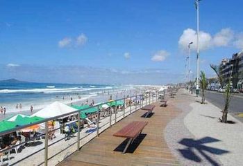 Calçadão da Praia do Forte em Cabo Frio - RJ.
