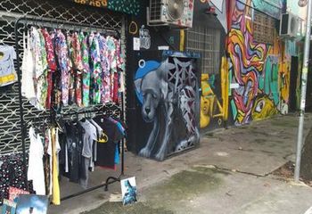 Lojas a céu aberto no Beco do Batman em São Paulo - SP.