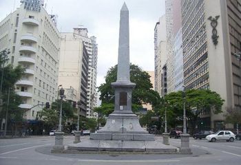Obelisco na Praça Sete de Setembro em Belo Horizonte - MG marca os 100 anos de independência do Brasil.