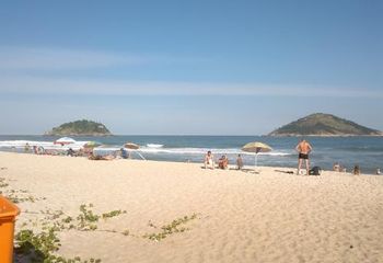 Ilhas ao fundo da Praia do Grumari na Zona Oeste do Rio de Janeiro - RJ. Ilhas ao fundo da Praia do Grumari na Zona Oeste do Rio de Janeiro - RJ.