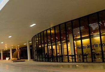 Entrada do Museu de Arte Moderna de São Paulo - SP, localizado no Parque Ibirapuera.