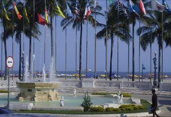 Vista para Praia do Gonzaga e Praça das Bandeiras em Santos - SP.
