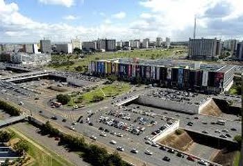 Estacionamento do Shopping Conjunto Nacional em Brasília - DF.