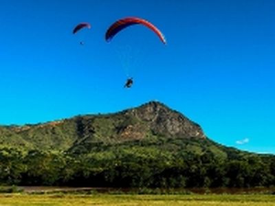 O Pico da Ibituruna em Governador Valadares - RJ possui 1.123 metros de altitude acima do nível do mar 