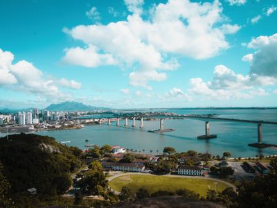 Vista aérea da baía de Vila Velha - ES. 