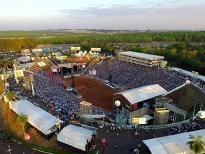 Monumento do Jardim da Roseta na entrada do Parque do Peão, local onde acontece a famosa Festa do Peão de Barretos - SP.