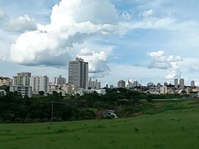 Catedral de Nossa Senhora da Conceição à noite, igreja matriz situada na Praça da Fonte Luminosa de Franca - SP.