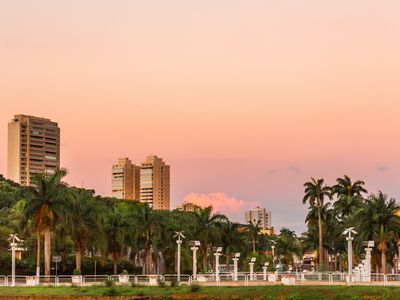 Vista da região central da cidade de Americana - SP com destaque para a Basílica Santuário de Santo Antônio de Pádua.
